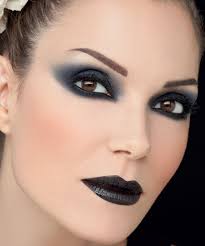 Vamp It Up And Pair A Smoky Eye Shadow With Dark Lips Radiantprofessional Fall16 17 Makeup Makeuplook Makeuptrends Dark Lips Makeup Goth Makeup