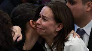 Desgarradoras palabras de María Claudia Tarazona en el día del entierro de  Miguel Uribe Turbay: 'por favor, oren por mí' | Red+ Noticias Colombia