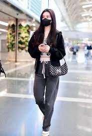 孟子义和白鹿撞衫！一个随性时尚，一个甜美可爱，她的表现被热议 ...