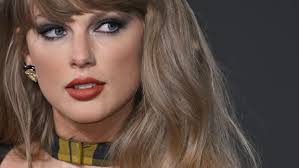 Taylor Swift calls The Life Of A Showgirl album a 'self-portrait' - Yahoo  News UK