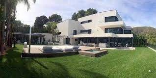 Lionel messi is one of the best soccer players in the history of the game. Outside And Inside Of Leo Messi S Superhouse In Barcelona