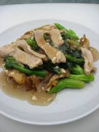 Rad Na Stir Fried Wide Rice Noodle With Pork Gravy Sauce And Chinese Broccoli Pork Gravy Rice Noodles Cooking Recipes