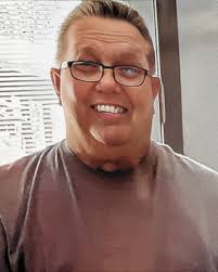 Earl Castle's Instagram, Twitter & Facebook