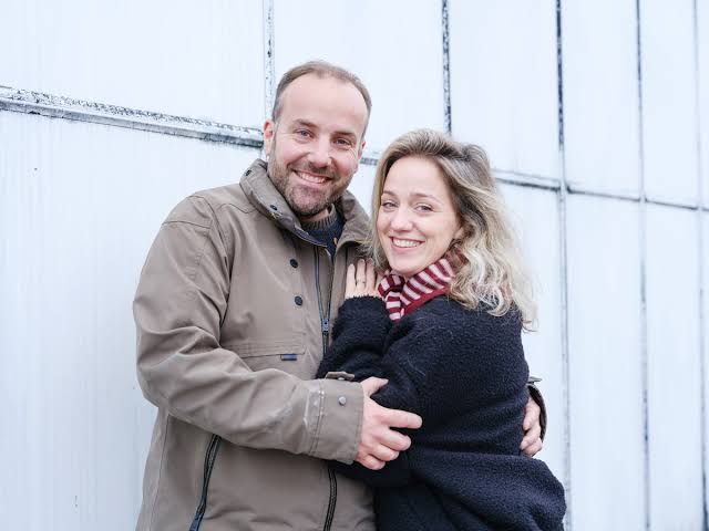 Boer Roel en Simone zitten op roze babywolk en Emma viert vakantie op  paradijselijke locatie | Show | AD.nl