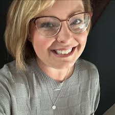 Who does custom cookies in Cincinnati for a grad party?