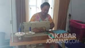 Berbicara soal budget, kalian bisa memilih antara membangun rumah secara borongan atau tanpa borongan. Usaha Jahit Tas Kain Di Megaluh Tak Tersentuh Bantuan Pemerintah Kabar Jombang