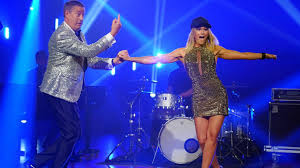 Der junge joachim l l a m b i (heutiger juror bei let's dance von rtl) mit damaliger ehefrau sylvia beim berentzen grand prix im jahre 1994. Let S Dance 2017 Joachim Llambi Erteilt Helene Fischer Eine Spontane Tanzstunde