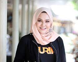 Feeya memberikan tujuh dulang hantaran kepada rashid â dan dibalas lima dulang hantaranâ daripada pihak lelaki. Cik Piah Tak Kejar Populariti