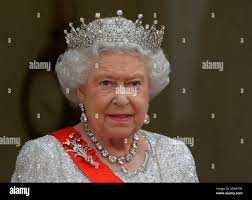 Queen elizabeth ii portrait hi-res stock photography and images