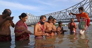 Know what does the ritual of Tarpan on Pitripaksha mean । Sangbad Pratidin