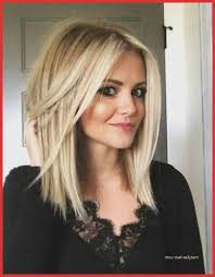 Graduated hairstyle for thin hair. 12 Elegant Medium Haircut For Thin Hair