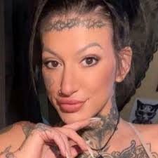 Jennifer banks (@jenwiththetattoos)