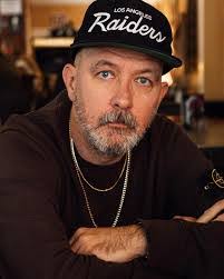 Darren Hatch's Instagram, Twitter & Facebook