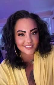 Katelyn Castle's Instagram, Twitter & Facebook