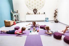Dad, musician, plant curious june 20, 2021 june 24, 2021 rick 0. Wenn Der Salamander Beim Kinderyoga Auf Dem Stein Liegt