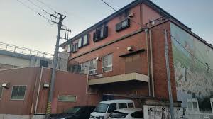 3階建ての菓子工場兼住宅で火事 歌舞伎俳優の片岡亀蔵さんが死亡 ...