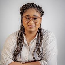 Amber Moy's Instagram, Twitter & Facebook