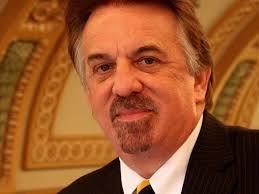 Former schools administrator Tom Pearson to head Armory Art Center