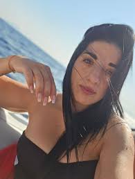 Non è chi ti critica a fare male... È chi non ti difende. 😎🤐💣