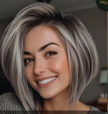 Who is a good hair stylist in Immokalee for a specific hair color and look?