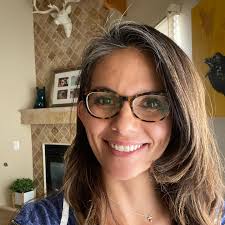 🏋️‍♀️ work out hair. And dried not washed workout hair 🤪 😒 My hair is a  disaster and I can't wait to see my magician @dianaornelashair 😢 It's just  so dry! And