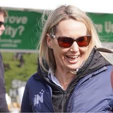 Robyn Struthers's Instagram, Twitter & Facebook