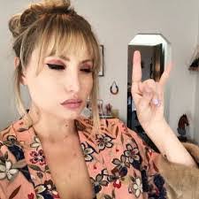 Lori Sletten's Instagram, Twitter & Facebook