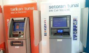 Mengajukan kartu kredit dan wawancara pinjaman uang secara teori bisa dilakukan melalui perangkat ini, melalui sambungan konferensi video skype yang terpasang di mesin. Lokasi Atm Bank Bni Setor Tunai Yogyakarta Jadwal Bank