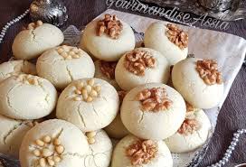 Petits Fours Halwat El Lambout Gourmandise Assia Recette En 2020 Recette Petit Four Gateau Algerien Gourmandise