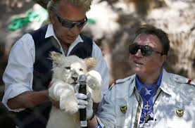 Dabei hatte der weiße tiger der beiden deutschen magier roy horn einst. Siegfried Roy Star Magier Roy Horn An Covid 19 Erkrankung Gestorben Panorama Stuttgarter Nachrichten