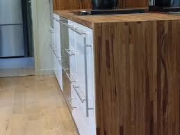 Plan De Travail Cuisine En Chene Brun Sur Parquet Chene Massif Com Parquet Chene Massif Cuisine Chene Plan De Travail