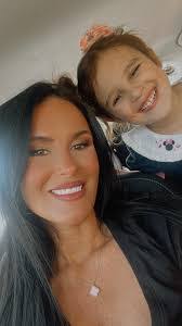 Stephanie Viers's Instagram, Twitter & Facebook