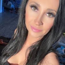 Tami Berg's Instagram, Twitter & Facebook