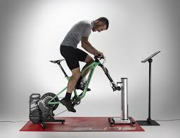 Elite Rizer Simula Escalada Descida E Direcao Para Treinos Realistas Do Treinador Swiss Cycles