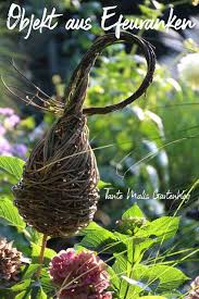 Runde Sache Kugeln Aus Efeuranken Diy In 2020 Pflanzen Weihnachtsdeko Im Garten Efeu