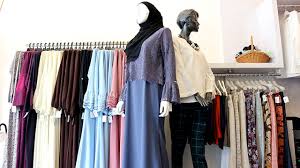 Binwani fashion group telah membuka butik terbaharu mereka di aeon mall, shah alam. Tempah Baju Eksklusif Jahitan Kemas Cepat Siap Di Butik Azammoff Dhia Vivadea