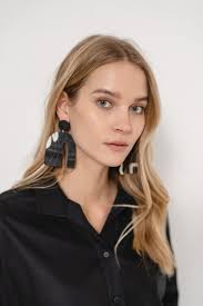 ELLEN RICHARD tuli välja oma esimese kõrvarõngaseeriaga BODY