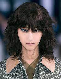 Check spelling or type a new query. Coiffure Rock Pour Cheveux Mi Longs Tendance Nos Idees De Coiffures Rock A Piquer Aux Podiums Elle