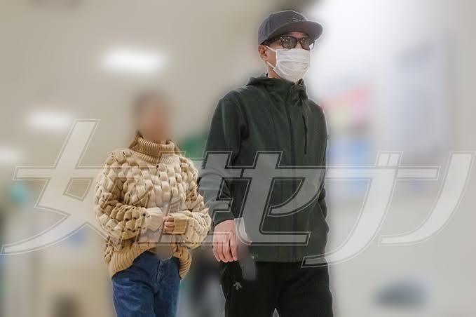 400日ぶりの肉声】中居正広が独占直撃に語ったこと 騒動後も支え続けた15年来の恋人と百貨店で買い物デート《初2ショット》 (1/6)|  女性セブンプラス