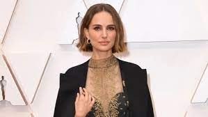 In 2018, portman called out the golden globes for their exclusion of female nominees in. Oscars 2020 Natalie Portman Debuted A New Bob Trend On The Red Carpet Allure