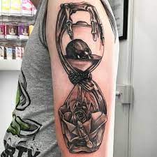 125 Timeless Hourglass Tattoos And Their Meanings Hourglass Tattoo Hand Tattoos Tattoos With Meaning