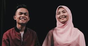 World music performer who is predominantly recognized for songs such as apply for longing and deep inside.. Lagu Duet Tajul Dan Wany Hasrita Cecah 2 8 Juta Tontonan Dalam Seminggu Iluminasi
