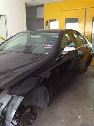 Untuk menghilangkan kotoran berupa karat dapat dilakukan dengan cara bersihkan permukaan dari debu amplas dengan multi thinner dan dikeringkan. Bengkel Cat Kereta Ikhlas Auto Spray Carkaki My