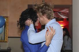 Čtyři noci jsme strávili se sedmiměsíční isabelkou a milovanou lilií daleko v poušti.byli jsme se dvěma beduíny, jen s prostým vybavením a velbloudy. Miliardar Janecek 42 Kdy Prestanu Plodit Deti Ahaonline Cz