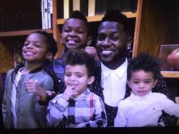 Then he gave brown a key to his personal gym. Dom Rinelli On Twitter Steelers Wr Antonio Brown And Family Joins Today S Espnnfl Live In The 2 P M Et Hour