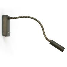Unterschiedliche variante zum montieren der lampe am bett. Bett Leselampe Mit Flexarm Gelenk Aus Messing Oder Kupfer Casa Lumi