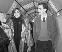 One of the quintessential singer/songwriters of the '70s, and the creator of two signature tunes of her era, you're so vain and anticipat. Carly Simon And James Taylor Famousfix Com Post