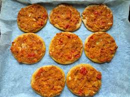 Man Oushe Bi Kishk Pizza With Kishk