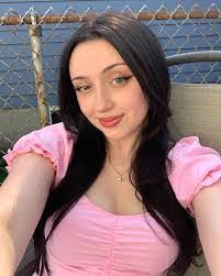 Miranda Deluca's Instagram, Twitter & Facebook