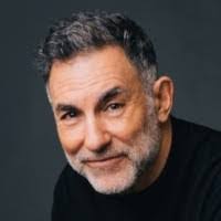 Darren Gold's Instagram, Twitter & Facebook